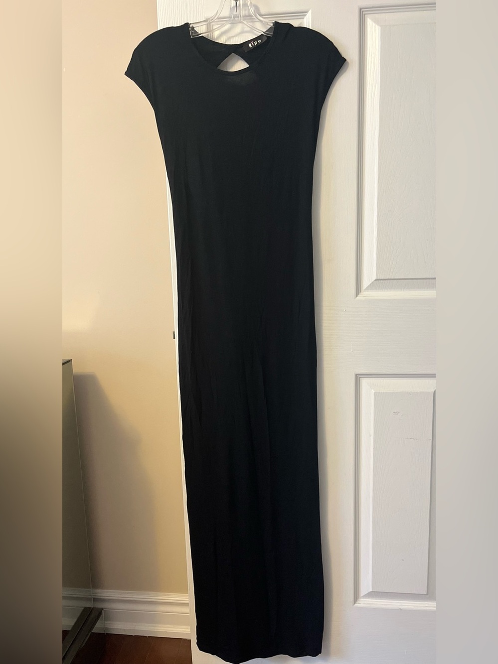 Ripe Black Cap-Sleeve Maxi Dress with Keyhole